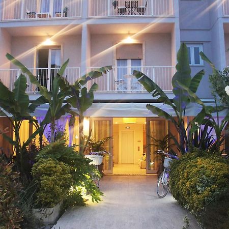 Hotel Bijou Форте дей Марми Екстериор снимка