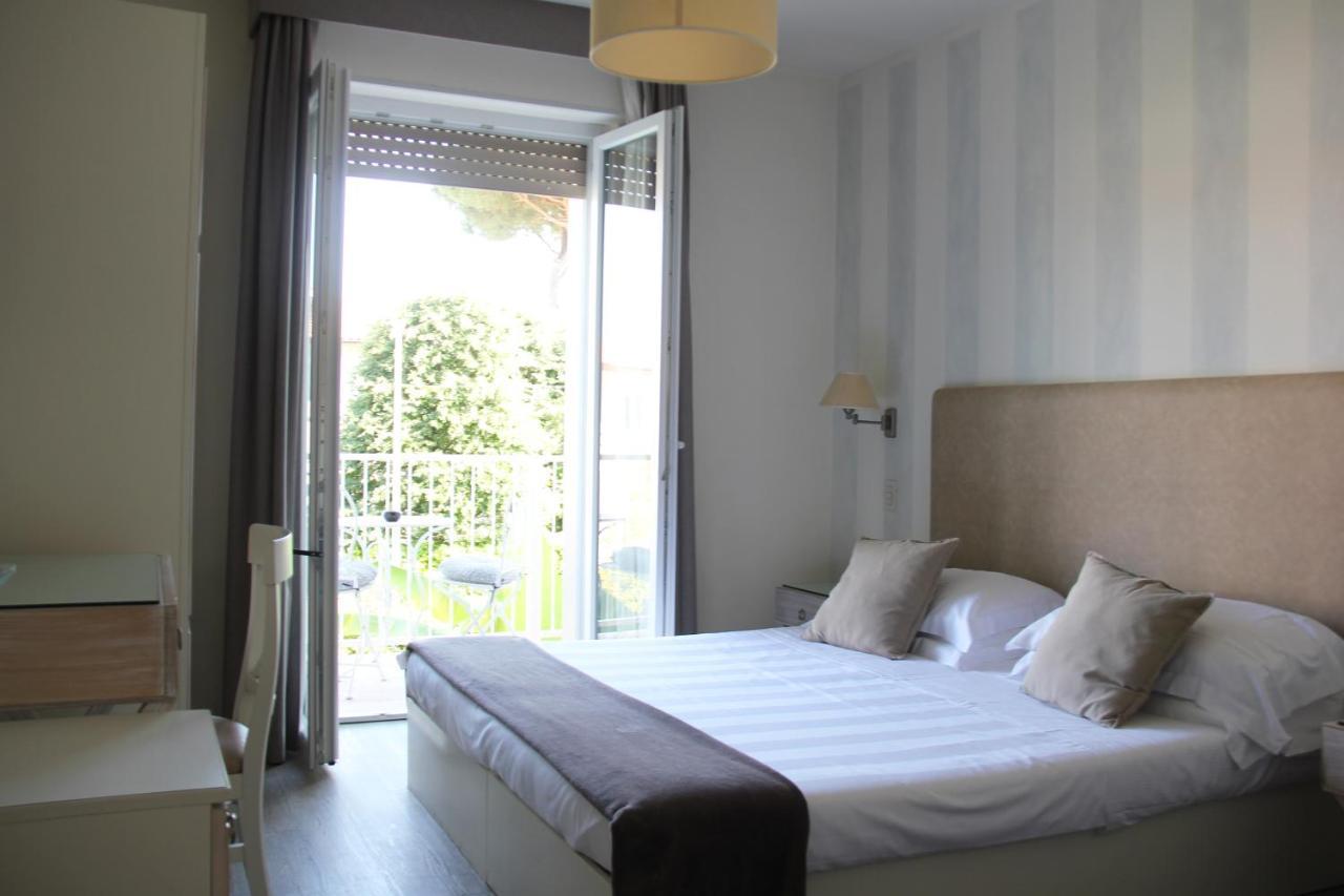 Hotel Bijou Форте дей Марми Екстериор снимка